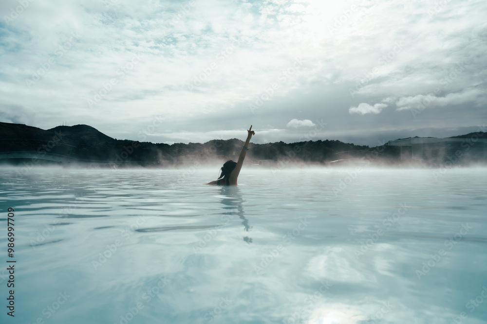 Obraz premium アイスランドのブルーラグーンで泳ぐ