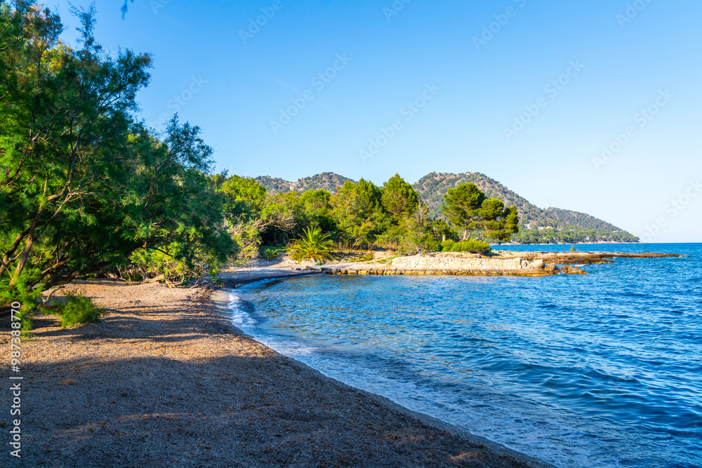 Φωτογραφία Kleiner versteckter Strand, Menschen leer bei Sonnenuntergang, schönes Licht in