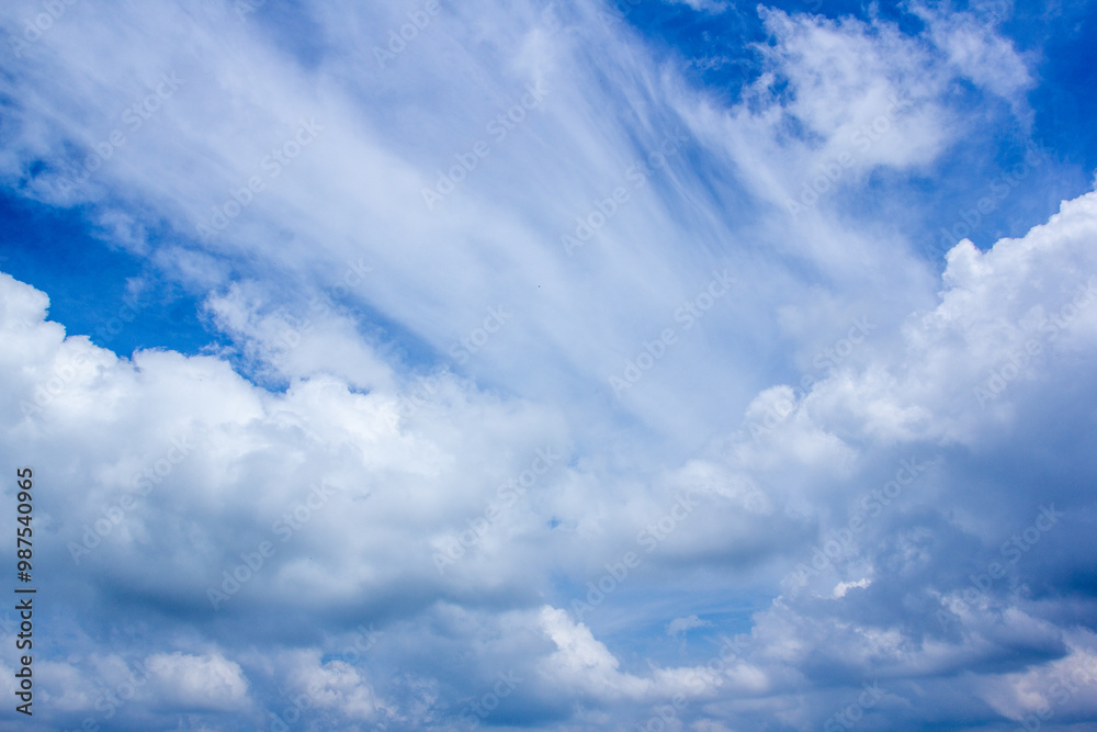 Obraz premium A Blue Sky With Clouds And The Sun Shining Through The Clouds