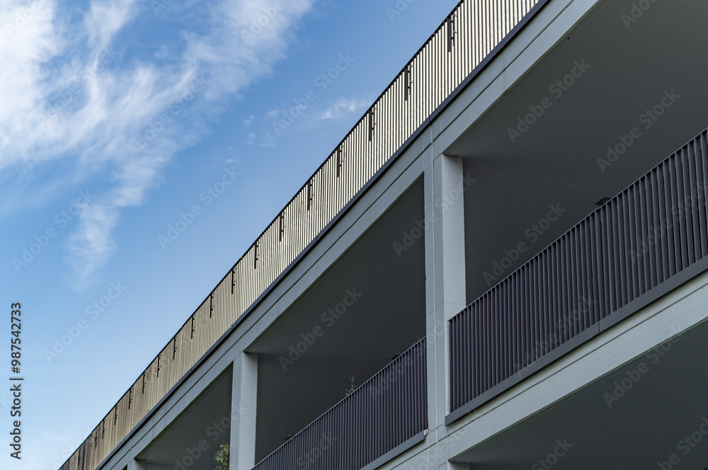 Obraz premium Railings on the roof and balcony of a modern building