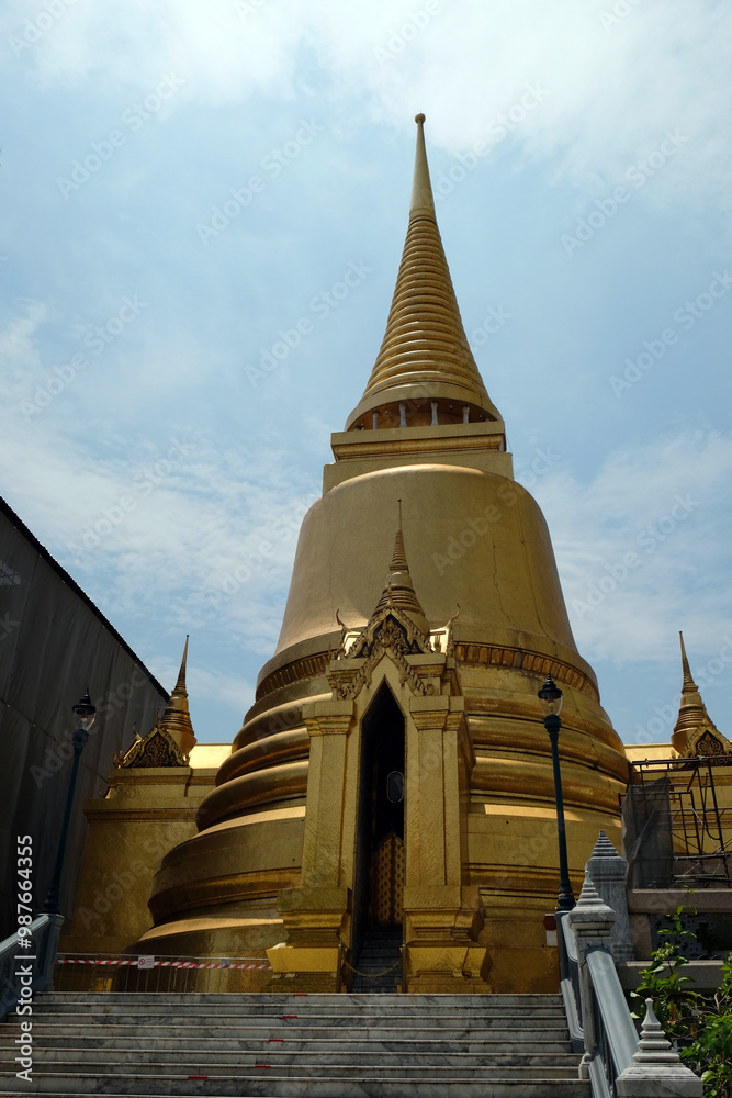 Fototapeta premium golden buddhist temple, Bangkok