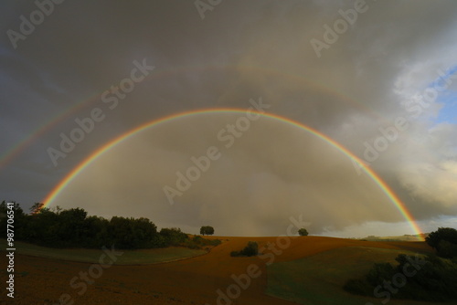 Double arc en ciel dans la campagne gersoise