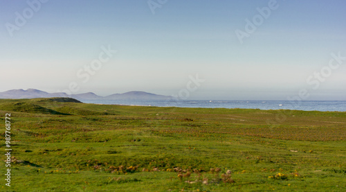 Zachodzenie wybrzeże wyspy South Uist.  photo