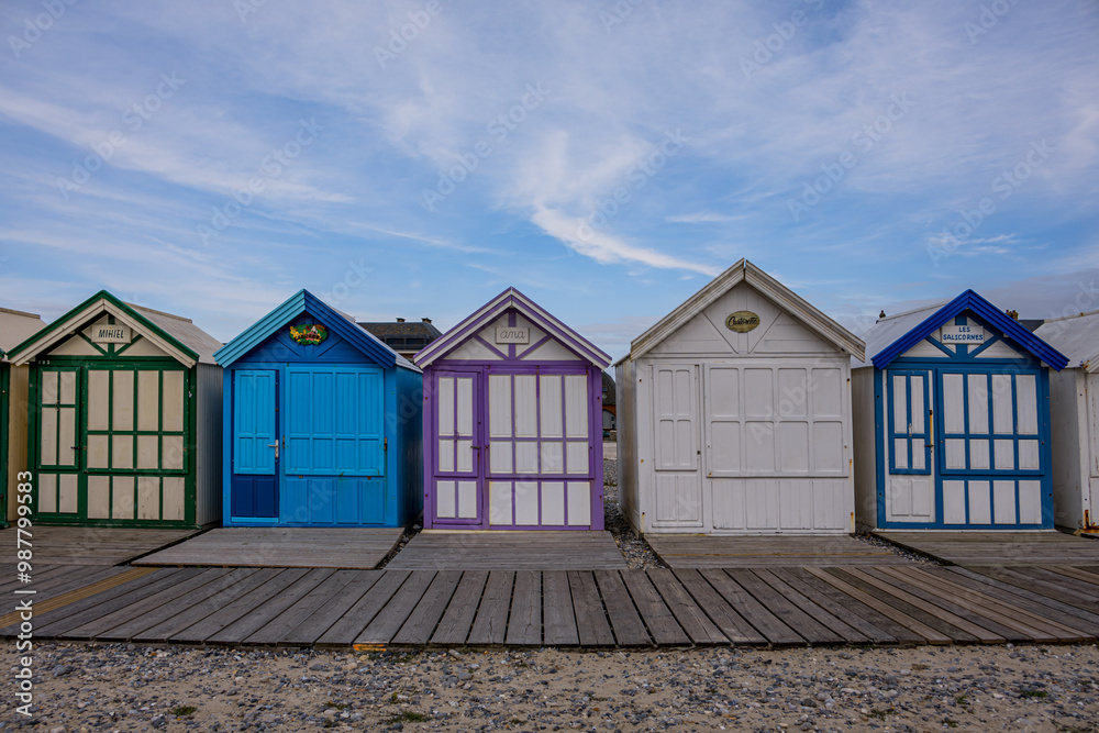 Les cabines de plage et l'océan à Cayeux-sur-Mer Les cabines de plage et l'océan à Cayeux-sur-Mer