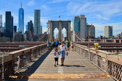 Mum and little kid posing in the amazing Brooklyn bridge in NYC.