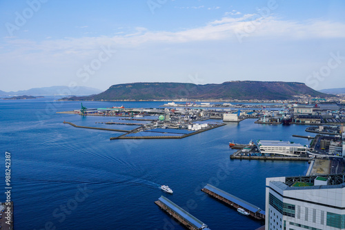 Wallpaper Mural 高松シンボルタワーから屋島を一望（香川県高松市） Torontodigital.ca