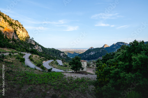 Ausblick auf die Landschaft und die Berge am Coll de Sóller auf Mallorca Spanien