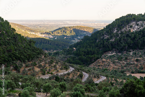 Ausblick auf die Landschaft und die Berge am Coll de Sóller auf Mallorca Spanien