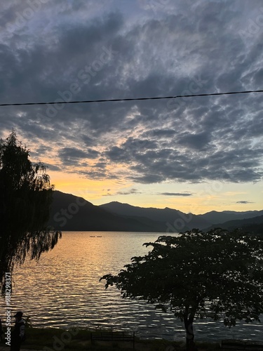 Obraz na płótnie Nepal, Pokhara, phewa lake w salonie