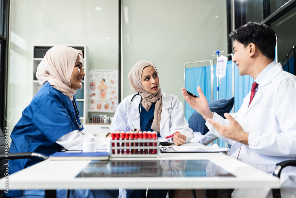 Obraz premium Medical team working blood sample healthcare doctor technology analyzed the results of medical reports, an online conference.