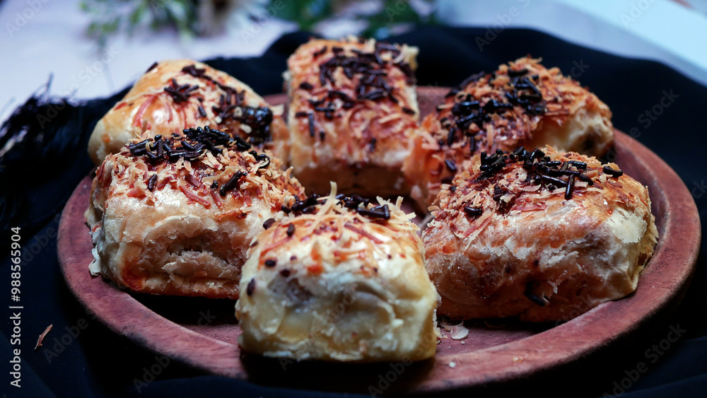 Bolen is a traditional cake or bread originating from Bandung, Indonesia. Bolen has a soft texture and is usually filled with various fillings such as banana, cheese, chocolate. Bolen is a traditional cake or bread originating from Bandung, Indonesia. Bolen has a soft texture and is usually filled with various fillings such as banana, cheese, chocolate.