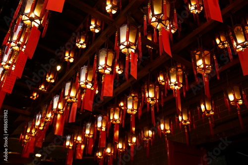 Canvas Print Chinese red lanterns in a temple