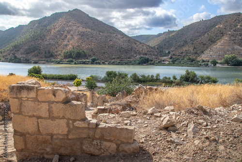 En Aragón, en la provincia de Zaragoza encontramos a Mequinenza una localidad en la comarca del Bajo Cinca photo