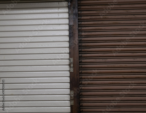 Obraz na płótnie Door with shutters w salonie