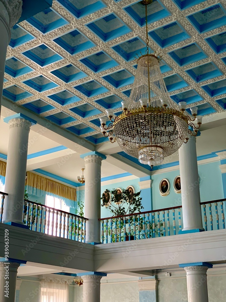 Obraz premium Timeless Elegance: A Glimpse into Architectural Grandeur