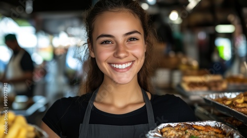 Fototapeta Naklejka Na Ścianę i Meble -  Junge Frau serviert mit einem fröhlichen Lächeln traditionelle deutsche Küche