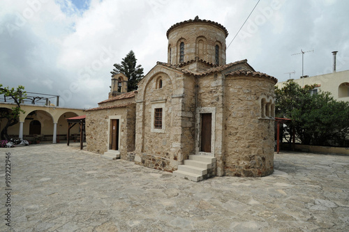 Le monastère de Myriokefala près de Réthymnon en Crète photo