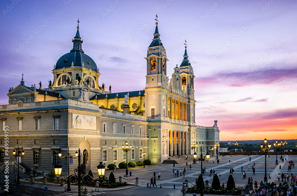 Fototapeta premium Almudena Cathedral in Madrid at sunset