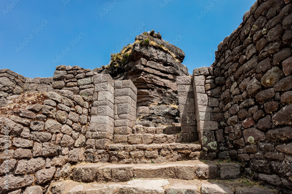 Parte de la zona arqueológica de Wakrapukara en Cusco, Perú, donde se ve la construcción de años anteriores Parte de la zona arqueológica de Wakrapukara en Cusco, Perú, donde se ve la construcción de años anteriores