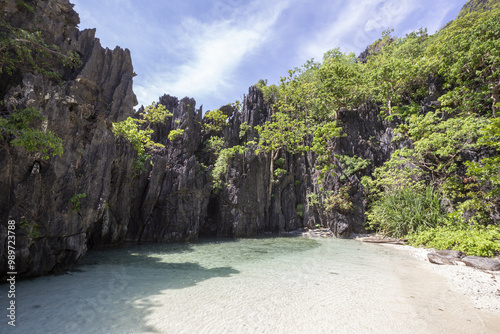 Philippines El Nido hidden beach