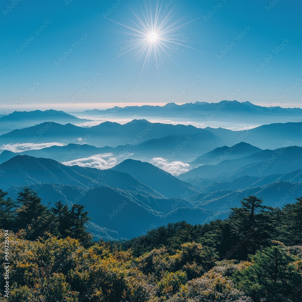 Obraz premium Panoramic view of mountain landscape during a golden sunset