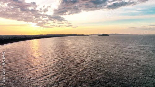 江の島方面の美しい日の出の光景