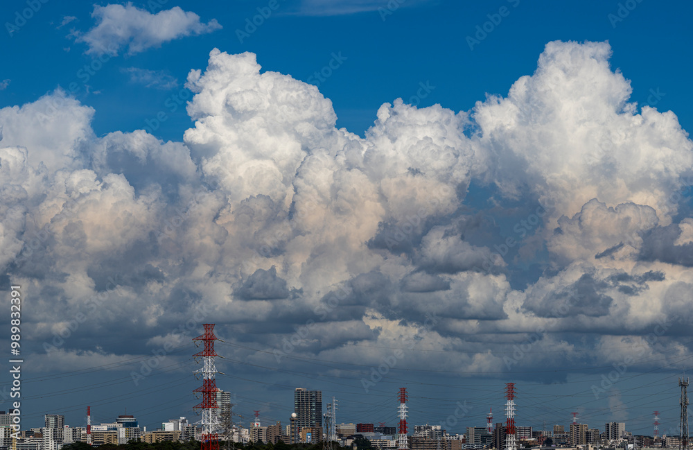 街並みと雄大雲 街並みと雄大雲