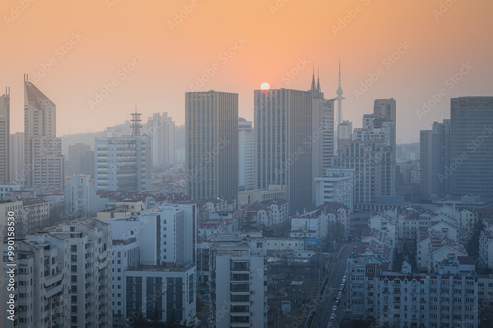 Obraz premium The view from above on the downtown of Qingdao, Shandong, sunset sky with copy space for text