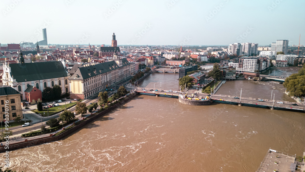 Obraz premium University of Wroclaw and the old town of Wroclaw during the flood on the Odra River - September 2024, Poland