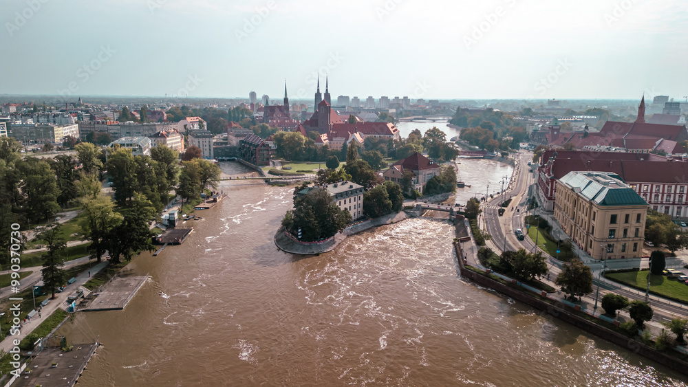 Obraz premium The old town of Wroclaw and the Odra River during the flood in Poland, September 2024