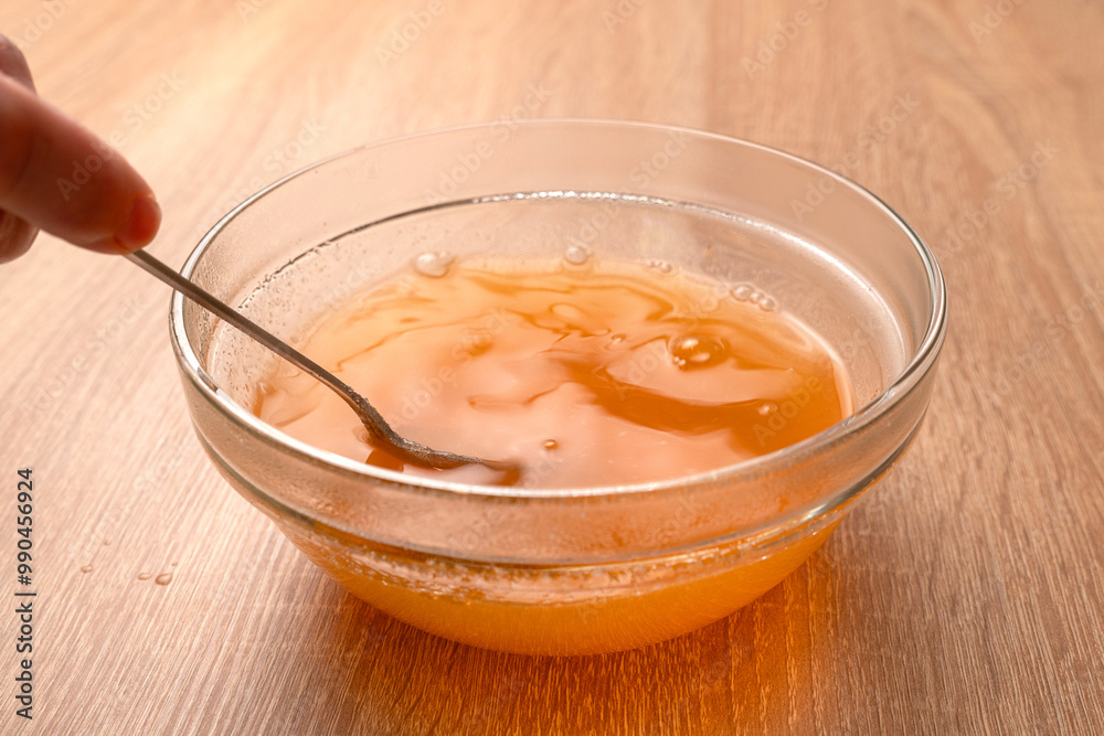 Dissolve orange jelly in water. Preparation of gelatin desserts. Dissolve orange jelly in water. Preparation of gelatin desserts.