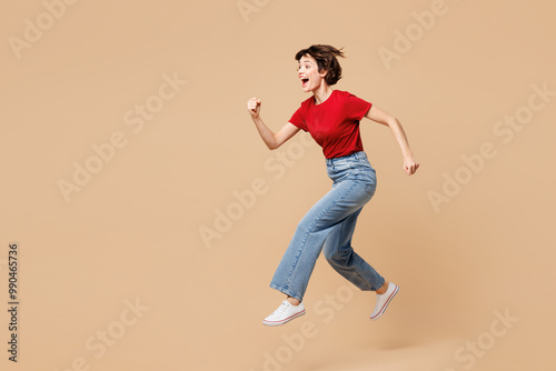 Fotografía Full body side view excited young smiling happy woman she wear red t-shirt casua