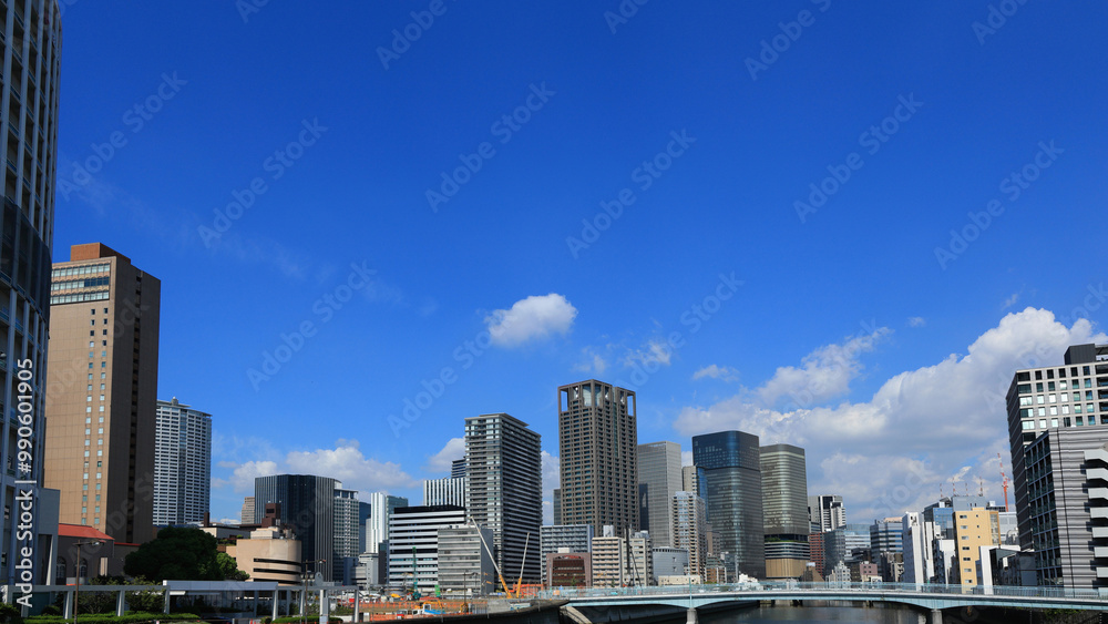 Naklejka premium 再開発が進む大阪中之島の都市風景：越中橋の周辺の遊歩道整備事業