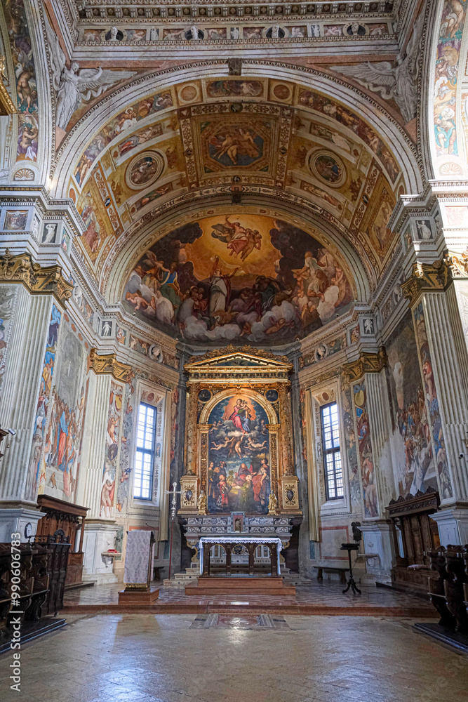 Fototapeta premium cathedral of Cremona photo of the interior of the cathedral. High quality photo