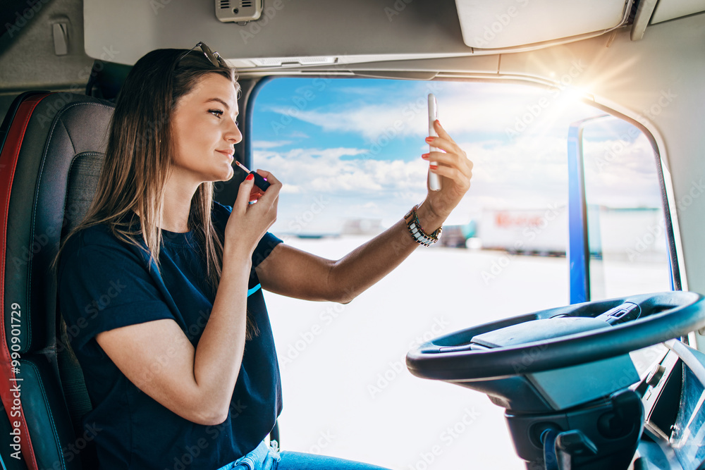Φωτογραφία Portrait of beautiful young woman professional truck driver sitting and resting after long drive