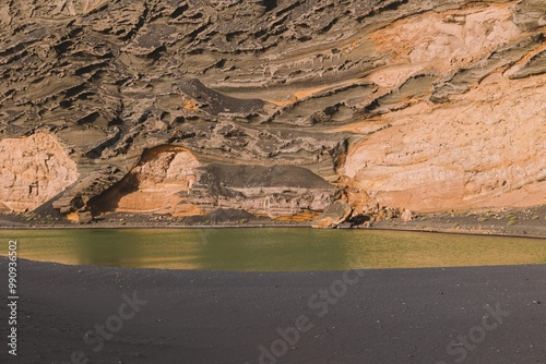 Vista de El Lago de Los Clicos en el pueblo de EL Golfo en la isla de Lanzarote