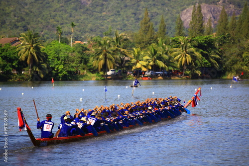 Photos Prachuap Khiri Khan, Thailand – 8 December 2010: Traditional Thai Long Boat Race