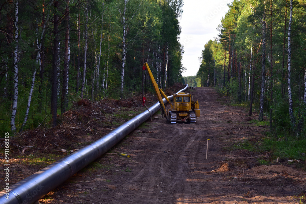 Natural Gas Pipeline Construction site. Transmission in pipe to LNG plant (shipped by LPG tanker). Building of transit petrochemical pipe in field. Transports crude oil, natural gas, refined petroleum Natural Gas Pipeline Construction site. Transmission in pipe to LNG plant (shipped by LPG tanker). Building of transit petrochemical pipe in field. Transports crude oil, natural gas, refined petroleum