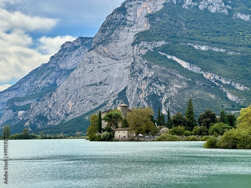 Lago di toblino photo