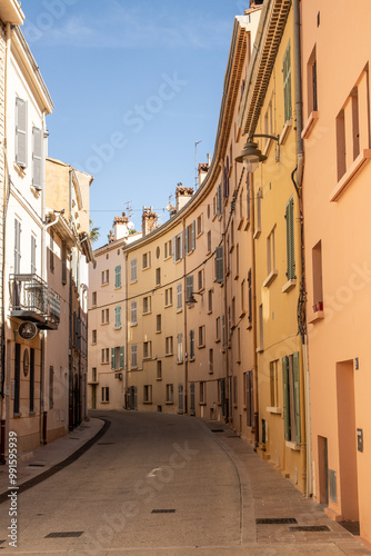 Fototapeta Naklejka Na Ścianę i Meble -  Curved Street in Sanary-sur-Mer