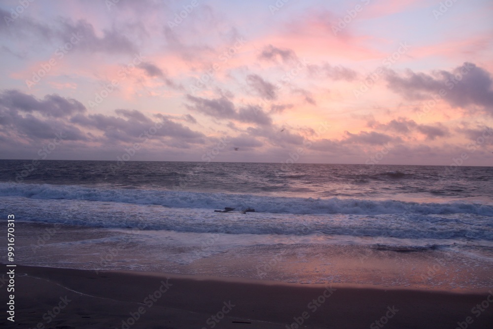 Fototapeta premium Sunrise on Rehoboth Beach 