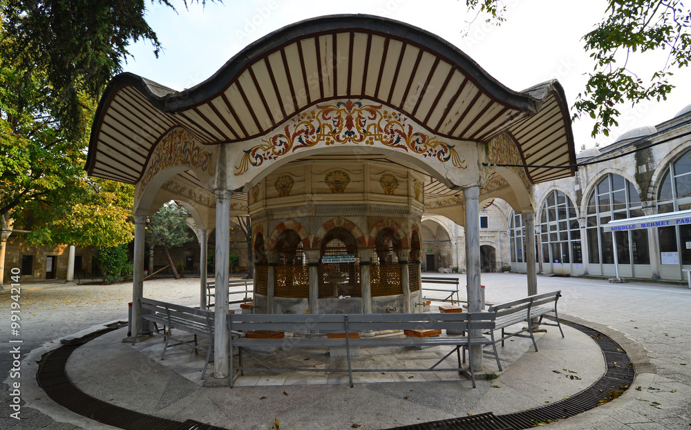 Fototapeta premium Sokollu Mehmet Pasha Mosque and Complex, located in Luleburgaz, Turkey, was built by Mimar Sinan in the 16th century.