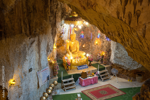 Photography 洞窟の中にあるお寺　カオヤイ・タイ　ワット タム ペットピマーン　วัดถ้ำเพชรพิมาน　Wat Tham Phetpiman,  Nakhon Rat