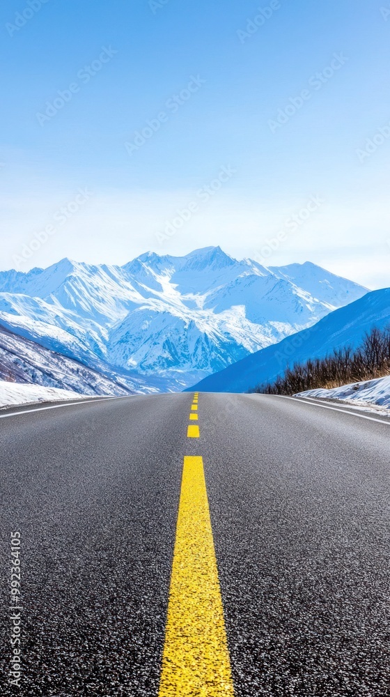 Fototapeta premium Scenic Highway with Steep Incline and Mountain View