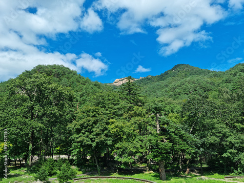 This is the scenery of Seorak Mountain, South Korea.