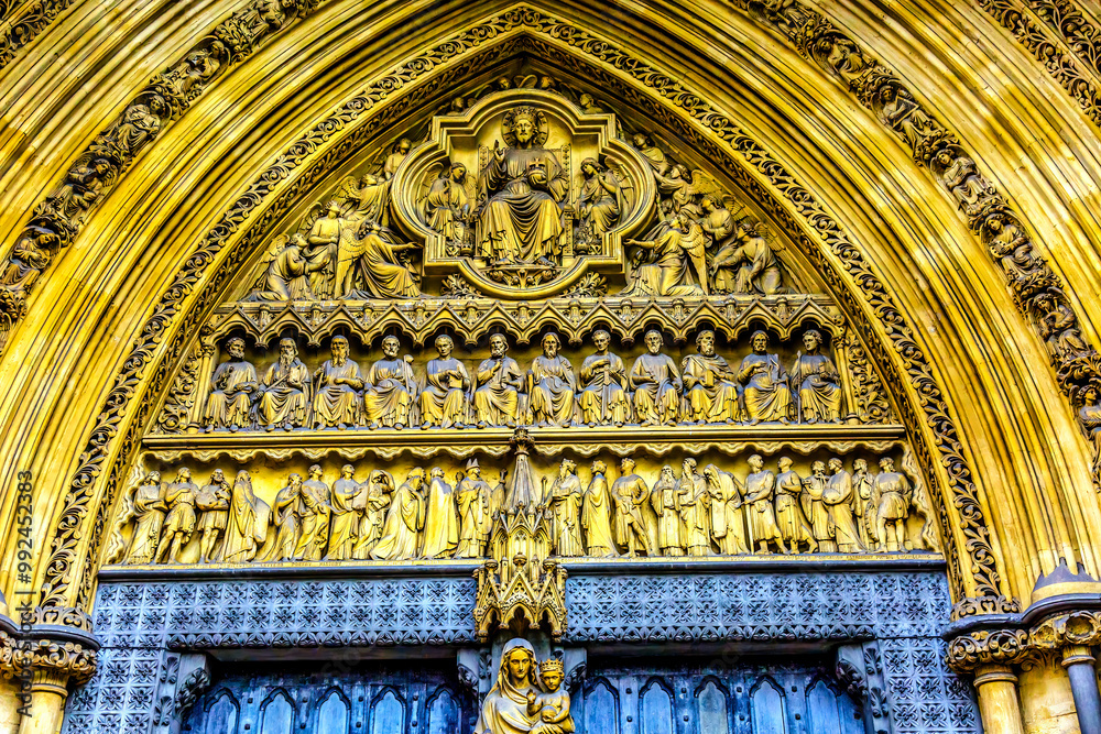 Mary Statue Door Facade Westminster Abbey London England Mary Statue Door Facade Westminster Abbey London England