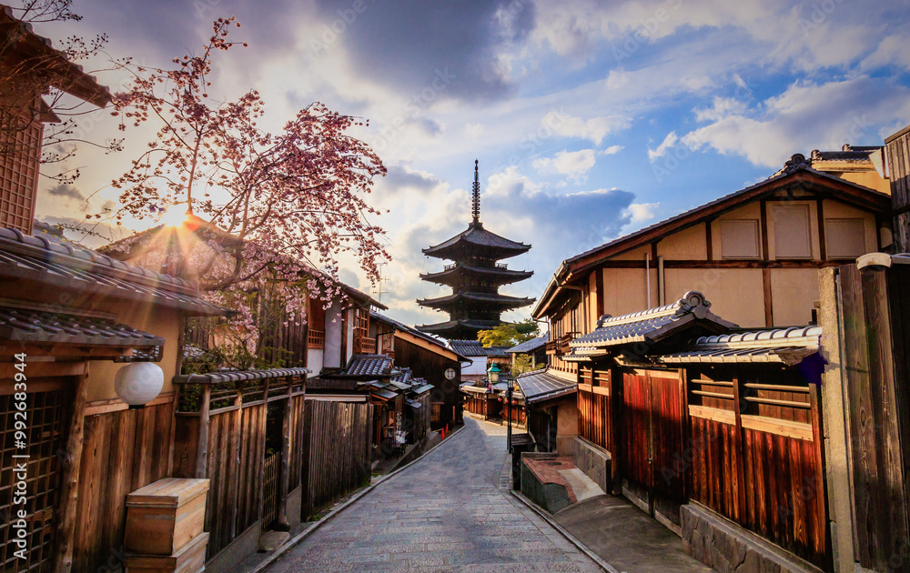 Yasaka Pagoda view with sunset and cherry blossoms in spring, Tokyo, Japan, Asia Yasaka Pagoda view with sunset and cherry blossoms in spring, Tokyo, Japan, Asia