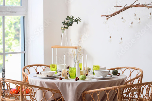 Autumnal dining table setti...
