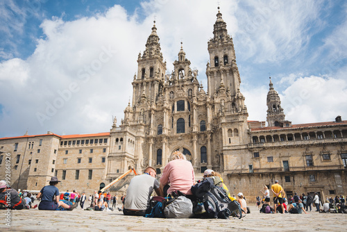 Canvas Print Pilgrims are taking a break in obradoiro square, with the magnificent santiago d