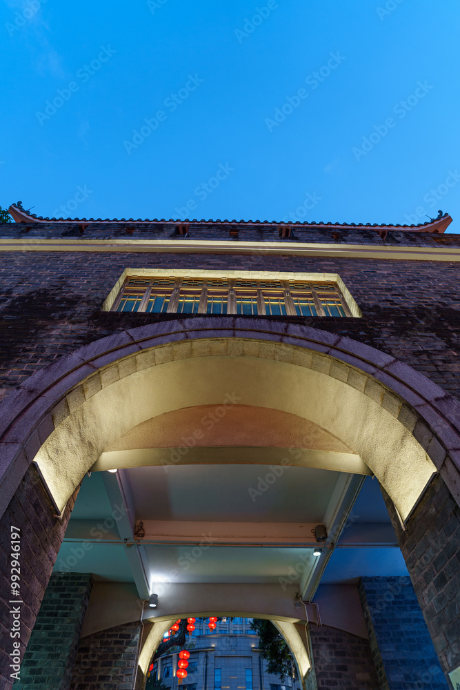 Fototapeta premium Traditional Chinese ancient architecture at the park gate
